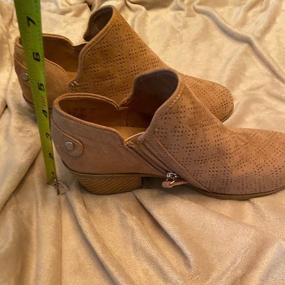 NWOT Dr. Scholl’s Bandit Tan Ankle Perforated Shoes Booties  Size 7.5 - Picture 3 of 6